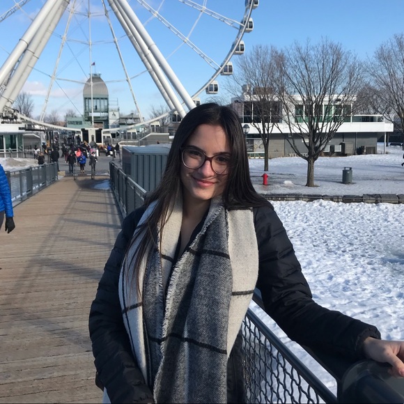 Meet your Posher, Raphaëlle - Picture 1 of 1